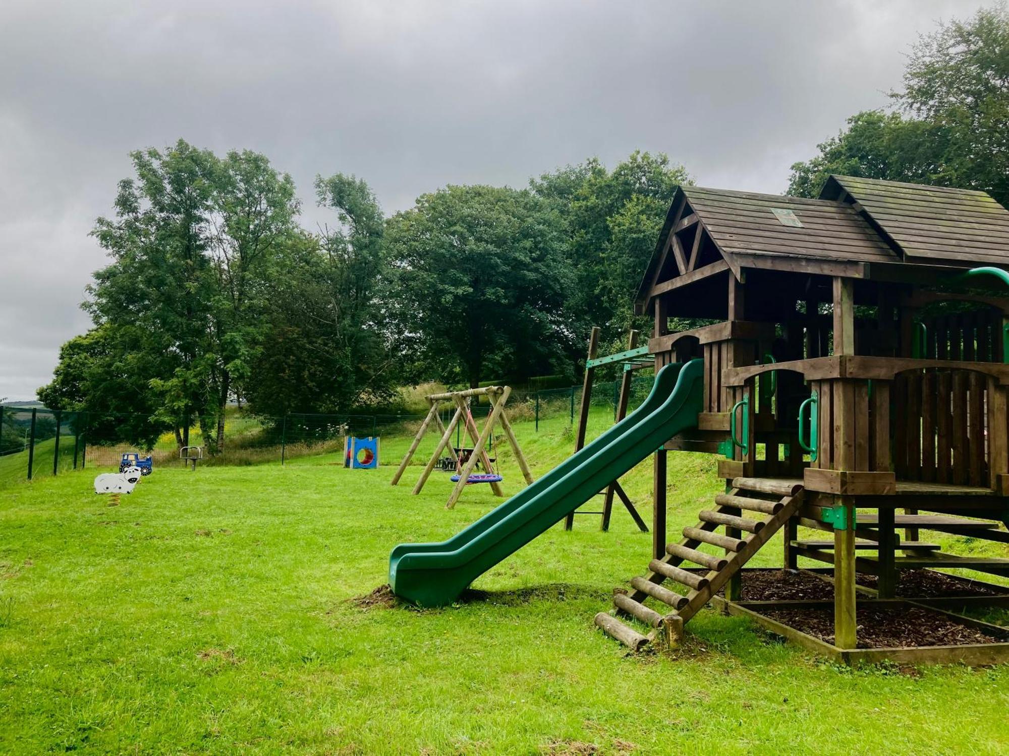 Milkwood Villa Llangain Exterior photo